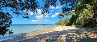 Seaside Premium Home with Spa Pool near Beach