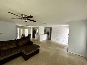 Smart TV - Hollywood Lawn Acres 3BR House (Hollywood)