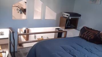 Standard Studio, Courtyard View | Private kitchen