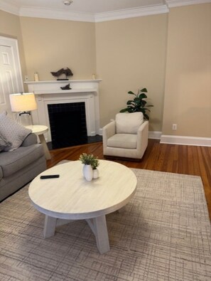 Smart TV - Beautiful spacious apartment in midtown Atlanta. (Atlanta)