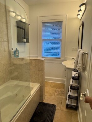 Bathroom - Beautiful spacious apartment in midtown Atlanta. (Atlanta)