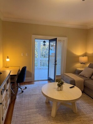 Smart TV - Beautiful spacious apartment in midtown Atlanta. (Atlanta)