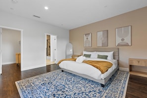 3 bedrooms, desk, iron/ironing board, free WiFi - Large 3BR Oasis with Pool and Games! (La Mesa)
