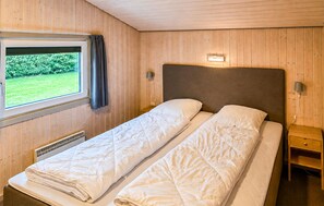 4 bedrooms, travel crib, WiFi (free) - Stunning home in Hemmet with sauna (Hemmet)