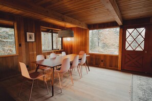 Dining - Huckleberry House (Easton)