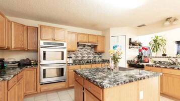 Micro-ondes, four, plaque de cuisson, lave-vaisselle