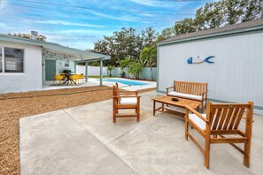 Outdoor dining - Pet-friendly pool house near beach with office (Largo)