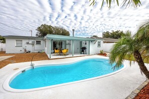 Pool - Pet-friendly pool house near beach with office (Largo)