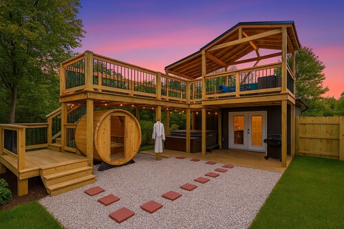 Lux Bee Cabin: Hot Tub, Sauna, Rooftop Firepit, BBQ