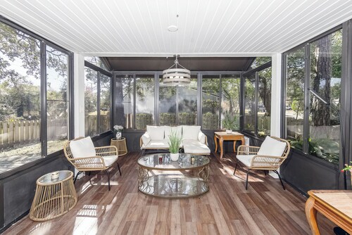 Pond-view, petsOK, accessible, EV charger home close to beach, TPC, Mayo Clinic