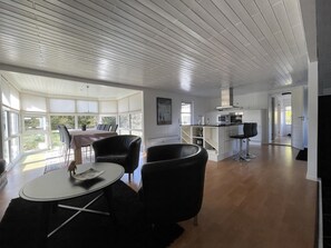 Interior - Elegant home with views of protected landscape (Blokhus)