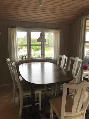 Dining - Family-friendly holiday home near Limfjord (Struer)