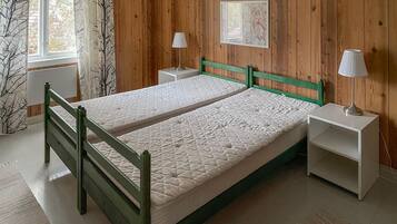 2 bedrooms, travel cot, free WiFi