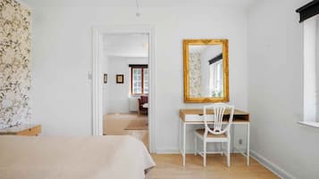 Iron/ironing board, free WiFi