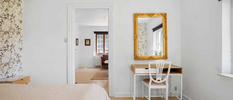 Iron/ironing board, free WiFi