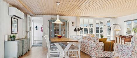 تناول الطعام