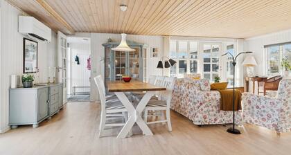 Classic holiday home near beach and nature