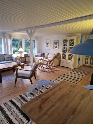 TV - Bright Cozy Holiday Home in Hals (Hals)