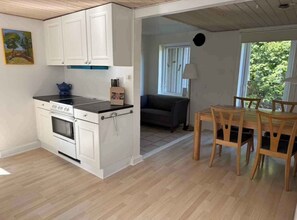 Frigorifero, forno, piano cottura, lavastoviglie