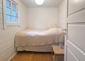 4 bedrooms, iron/ironing board, free WiFi - Cozy and Modern Holiday Home in the woods (Nexø)
