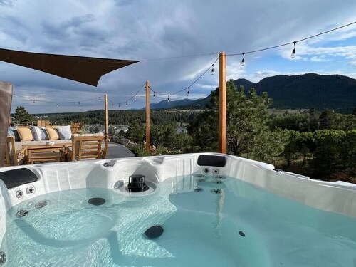 Lake-House Hot-Tub & Firepit Retreat by Palmer Lake Trails