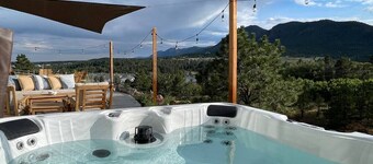 Lake-House Hot-Tub & Firepit Retreat by Palmer Lake Trails