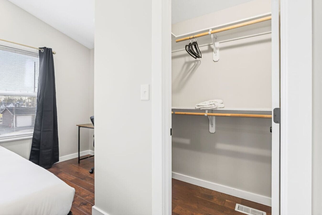 3 bedrooms, desk, iron/ironing board, WiFi