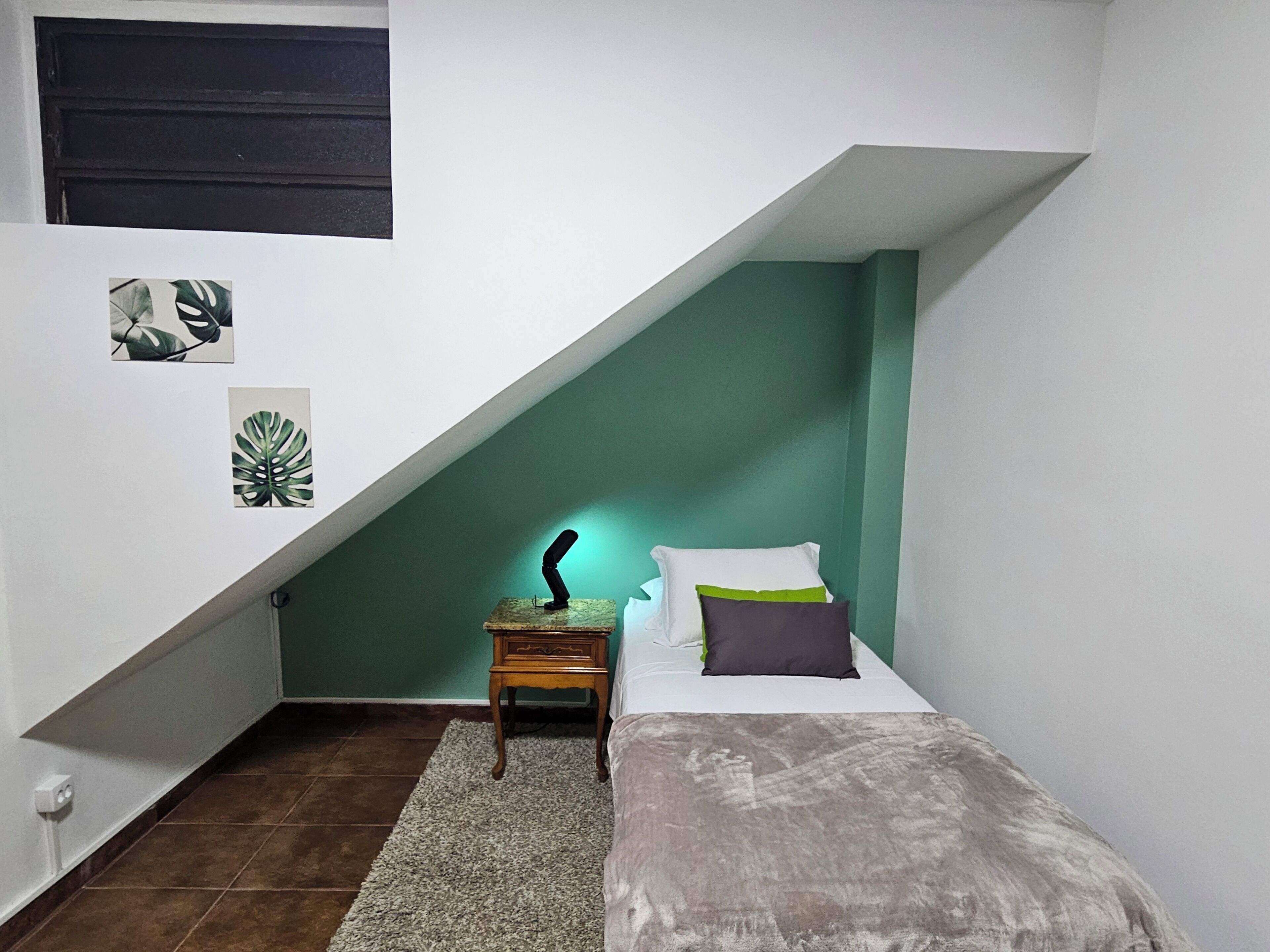 Ferros/tábuas de passar roupa, Wi-Fi, roupa de cama