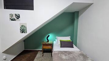 Ferros/tábuas de passar roupa, Wi-Fi, roupa de cama