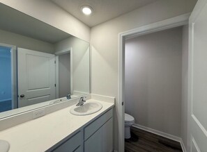 吹风机、毛巾、肥皂、卫生纸