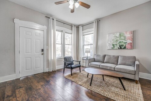 Your Midtown Getaway • Central, Walkable & Calm