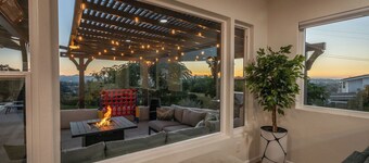 Perched on a Hillside: Amazing Views w/Pool & Spa!