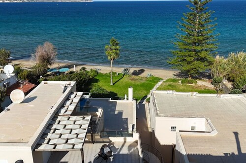 Kalives Sand - Beachfront apartment