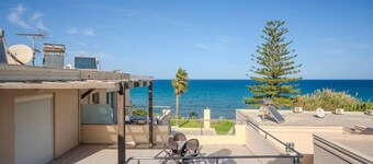 Kalives Sand - Beachfront apartment