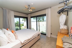 Vila, piscina particular, vista para a marina | Cortinas blackout, quartos à prova de som, ferros/tábuas de passar roupa