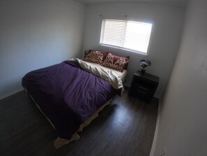 Internet, bed sheets - Enjoyable 3-bedroom house with AC in peaceful San Antonio with pool in backyard (San Antonio)
