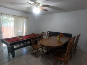 Dining - Enjoyable 3-bedroom house with AC in peaceful San Antonio with pool in backyard (San Antonio)