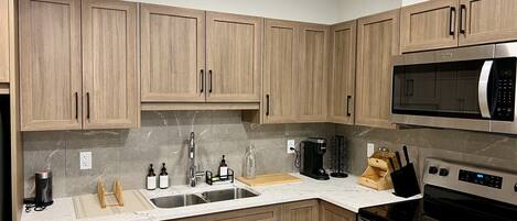 Mikrowelle, Ofen, Herdplatte, Geschirrspüler