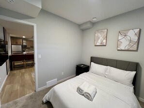 2 bedrooms, WiFi, bed sheets - Atya’s Yellow Burrow – Cozy Guest Suite in Seton | Smart TV, Parking, Laundry (Calgary)