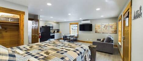 Skrivebord, gratis Wi-Fi, sengetøj