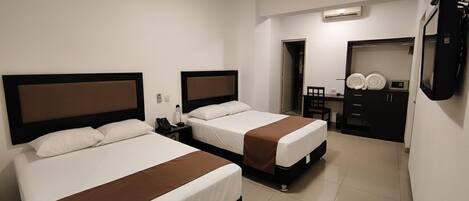 Twin Room | In-room safe, desk, laptop workspace, free WiFi