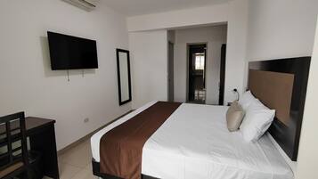 Single Room | Peti besi dalam bilik, meja, ruang kerja komputer riba, Wi-fi percuma