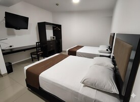 Caja de seguridad en la habitación y escritorio 