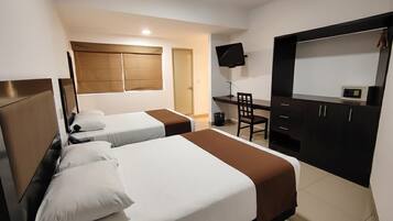 Twin Room | Peti besi dalam bilik, meja, ruang kerja komputer riba, Wi-fi percuma