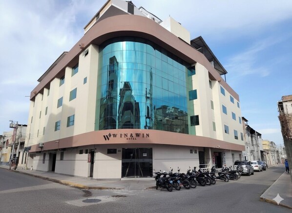 Front of property - Hotel Win & Win (Piura)