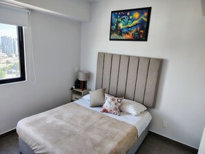 2 bedrooms, desk, iron/ironing board, travel cot - Apart. Lafayette1 2BE-2BA-1parking (Guadalajara)