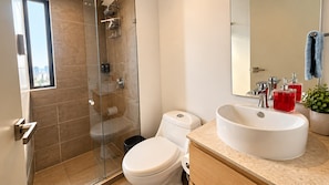 A modern bathroom with a glass-enclosed shower, a toilet, and a sink with a large basin. - App. Lafayette 18B: 2 bedrooms, 1 bathroom, 1 parking space (Guadalajara)