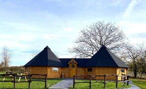 Exterior - TO THE CHARM OF NATURE (AUTRY)