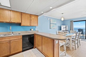 Fridge, microwave, oven, stovetop - Golden Surf 203 (Ocean City)