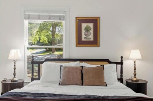 New listing! The Terra Cotta Bungalow with Firepit!